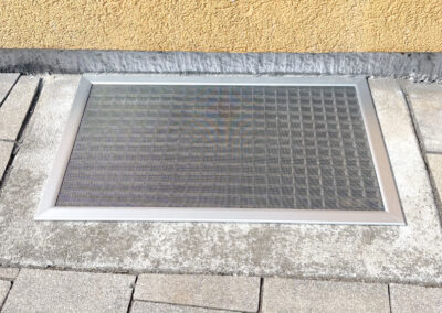 Insektenschutz Kellerschachtabdeckung Wandabschlussb&uuml;rste Silber eloxal Haus N&uuml;rnberg